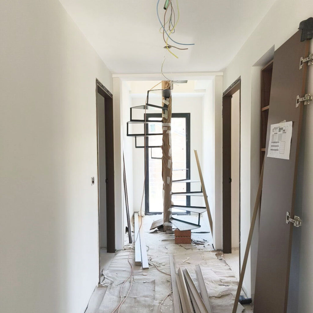 Habilitación de nuevo acceso a bajo cubierta